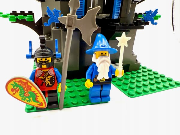 LEGO Castle set 6048: The Wizard’s Workshop, Majisto Magical Workshop.