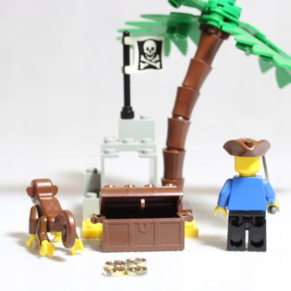 LEGO Set 1889 Pirate's Treasure Hold