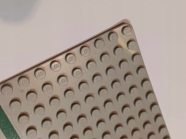 190A5. LEGO thin building plate, 32x32, damaged 2360
