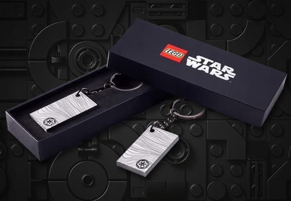 LEGO Beskar Keyring with The Mandalorian 5007403