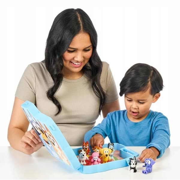 BLUEY AND BINGO DOG FIGURINES – 8 PIECES + CASE