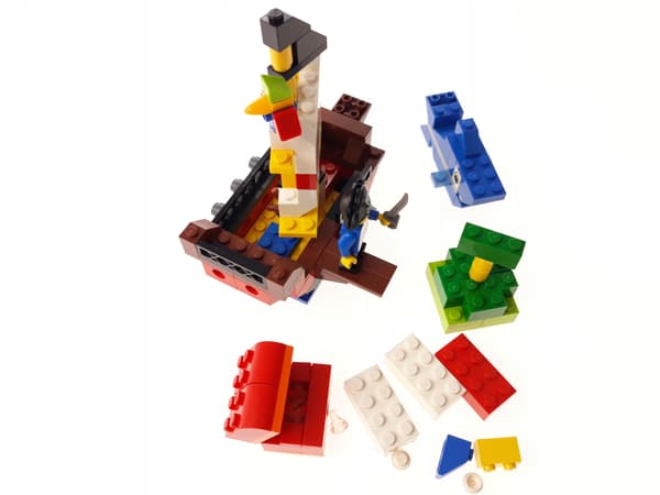 Lego Creator 6192 Pirates Building Set – NEW
