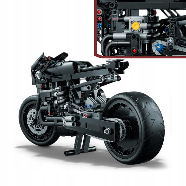 LEGO Technic Batmotor 641-piece set, ages 9+