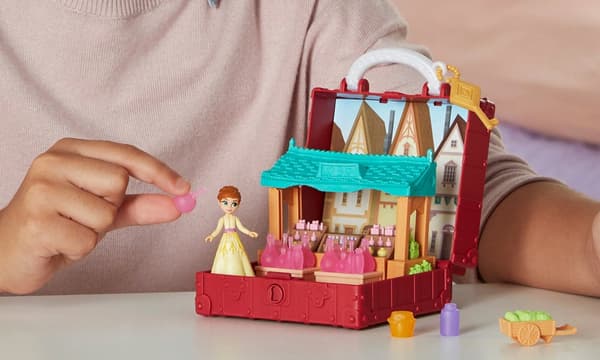 FROZEN 2: POP ADVENTURES SET – ANNA’S SHOP + ANNA DOLL E7080