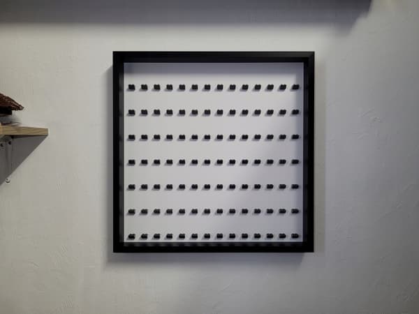LARGE DISPLAY CASE FOR 98 LEGO FIGURES, 52X52CM