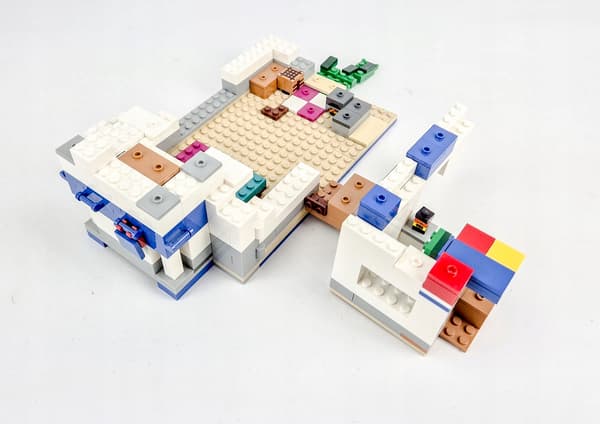LEGO Minecraft Elements: Llama Village