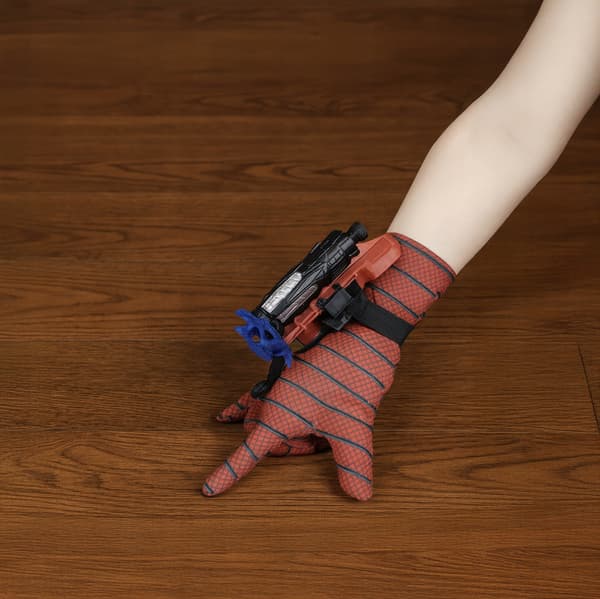 Spider-Man web-shooting glove + 3 Iso Trade darts!