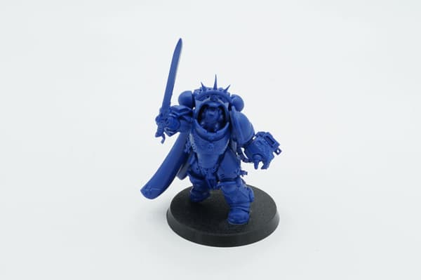 Warhammer 40k Space Marines Primaris Gravis Captain plastic figurine