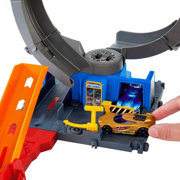 HOT WHEELS BAT LOOP SET – set including a loop, a launcher and a CAR