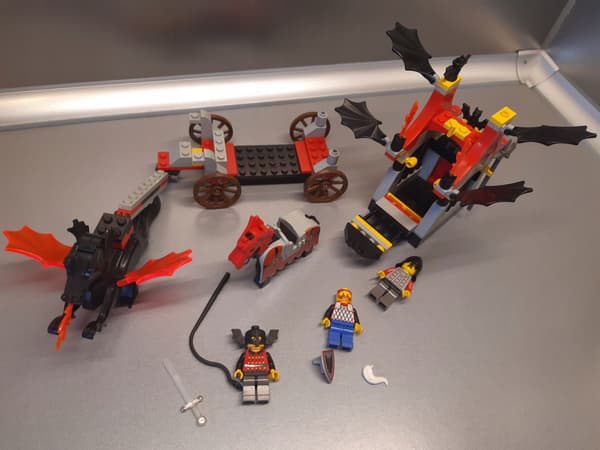 LEGO Castle 6047 Traitor Transport