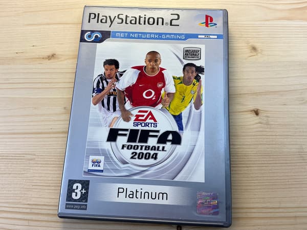 FIFA FOOTBALL 2004 – disc in excellent condition, complete set for PS2