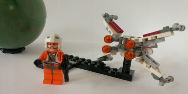 LEGO Star Wars: 9677 - X-Wing Starfighter & Yavin 4