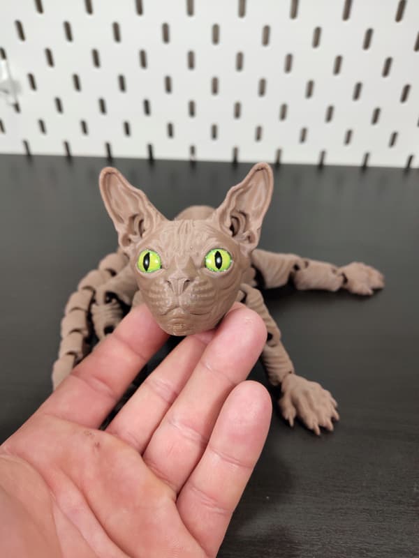 Figurine – 3D Sphinx Cat (Flexi, Brown with green eyes)