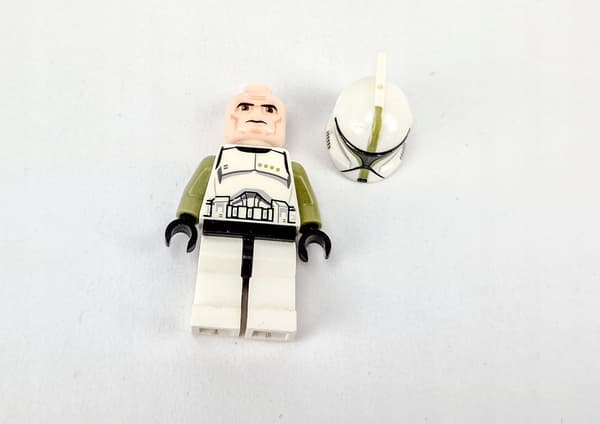 <<<< LEGO Star Wars Clone Trooper Sergeant minifigure >>>>
