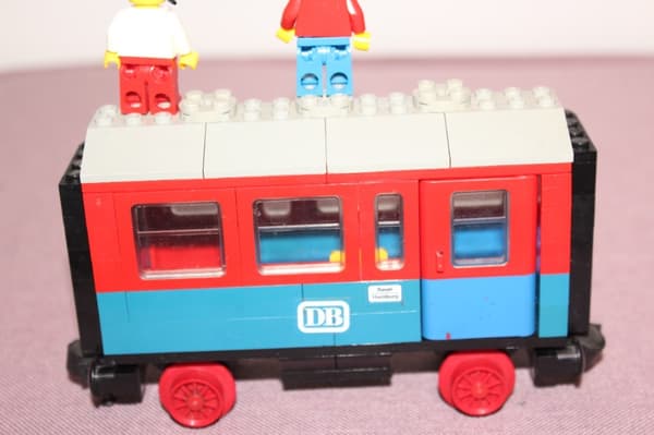 LEGO CITY TOWN TRAIN 7818 Passenger Carriage Set