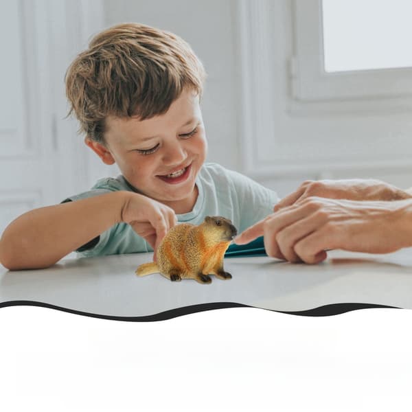 REALISTIC MARMOT FIGURINE – DESK DECORATION