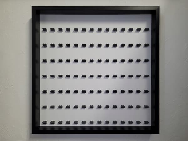 LARGE DISPLAY CASE FOR 98 LEGO FIGURES, 52X52CM