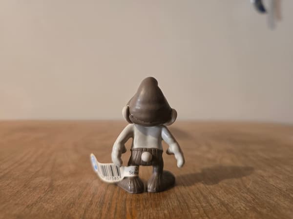 Schleich 20758 Smurf Hackus figurine – model discontinued in 2012.