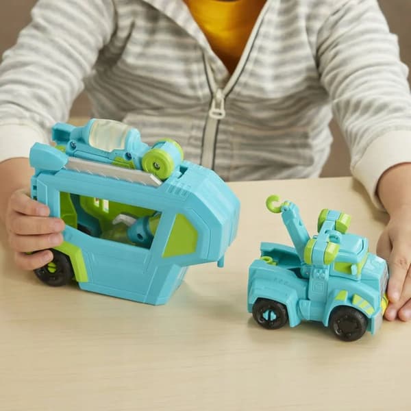 ROBOT Transformers CAR AND TRAILER Hoist Rescue Bots Command Centre