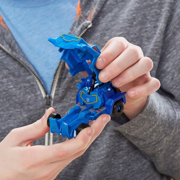 Transformers Cyberverse – Soundwave’s One-Step Transformation