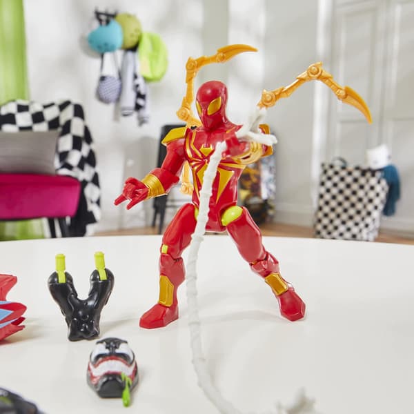 Marvel Spider-Man MixMashers Deluxe Figures with Interchangeable Parts – Red
