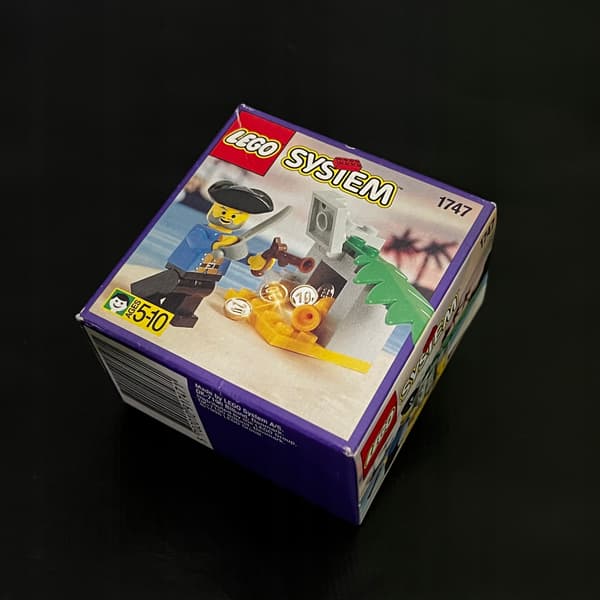 1747 LEGO Pirate and Treasure