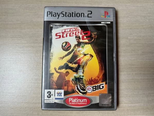 FIFA STREET 2 – disc in excellent condition, Platinum Edition, Polish release for PS2