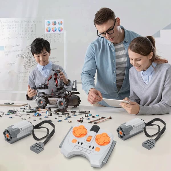 POWER FUNCTIONS MOTOR SET WITH REMOTE CONTROL FOR 4 MOTORS