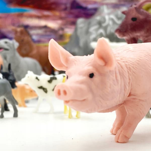 FARM ANIMALS FIGURINE SET