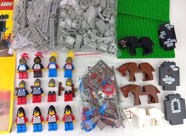 LEGO Castle 6085 Black Monarch’s Castle