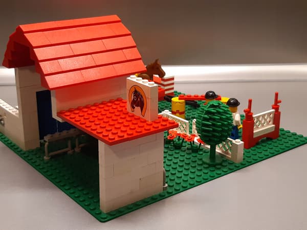 LEGO 6379 Riding Stable (No. 2)