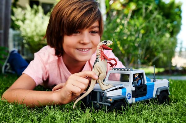 OFF-ROAD VEHICLE SET WITH DINOSAUR AND HUMAN FIGURINES