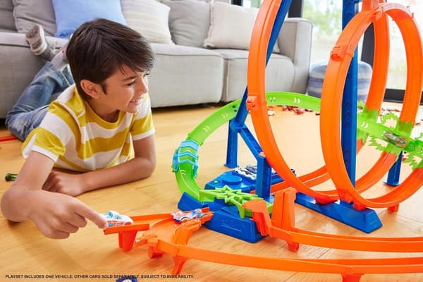 Hot Wheels Epic Loop Set: 5 Crash Zones with Speed Booster