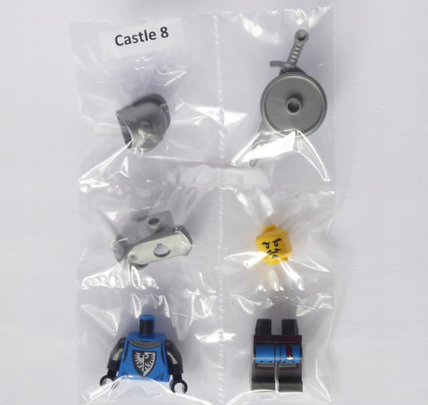 LEGO Castle Minifigure – Black Falcon Knight + Sword