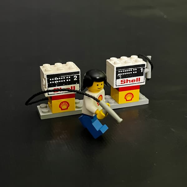 6610 LEGO Petrol Pumps