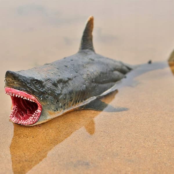 Shark Action Figures Simulation: Hand-painted miniature marine life