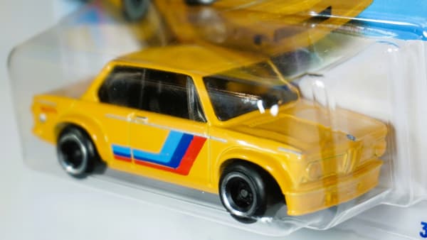 HOT WHEELS BMW 2002 Yellow (Case F 2025)