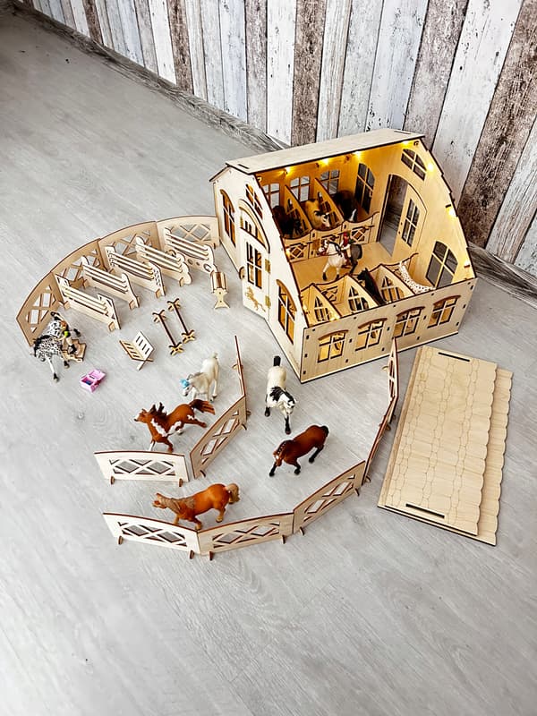 Wooden stable for 8 horses + lighting + accessories