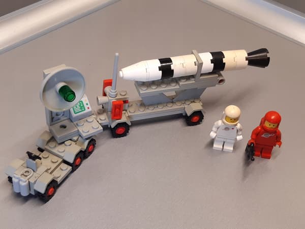 LEGO Classic Space 897 Mobile Rocket Launcher