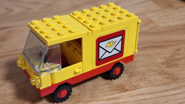 LEGO 6651 Post Office Van 1982 – 100% complete, in very good condition.