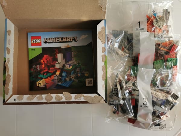 Lego Minecraft: The Destroyed Portal 21172 – OPEN BOX!
