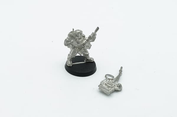Warhammer 40k Imperial Guard Cadian Commlink Operator metal figurine