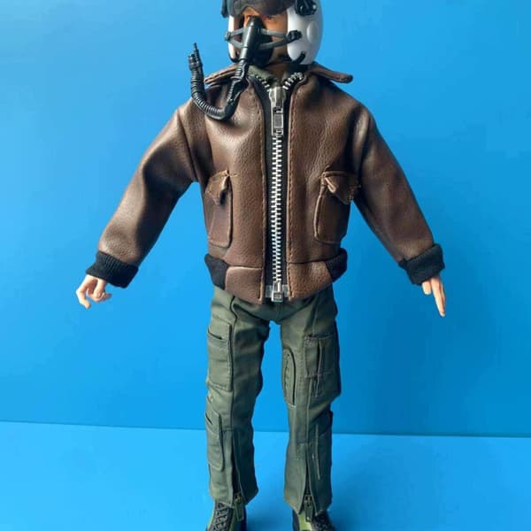 1/6 scale flight jacket. Ribbed sleeve cuffs. 12-inch fitted coat that covers