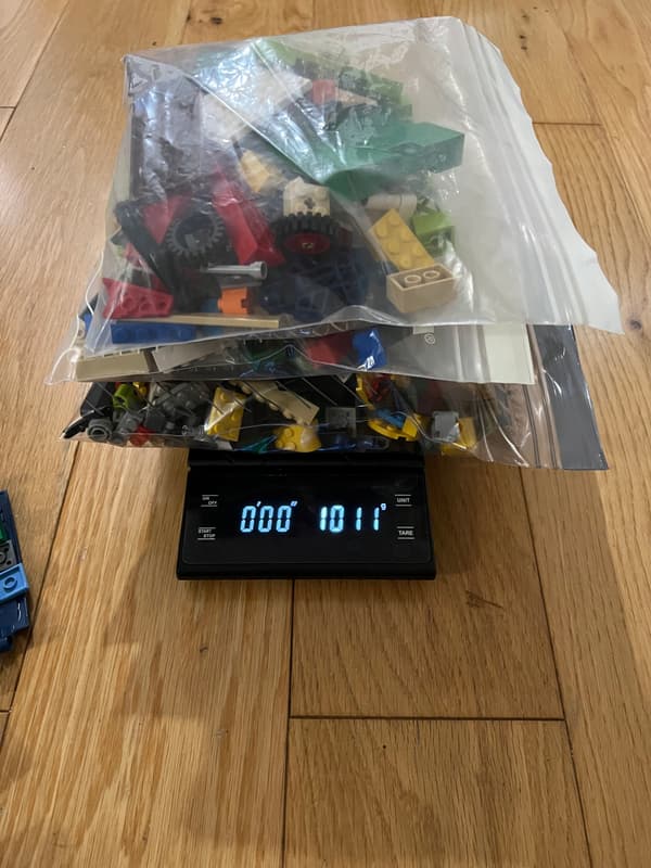 Lego brick mix, 1kg – Original pieces + FIGURINE