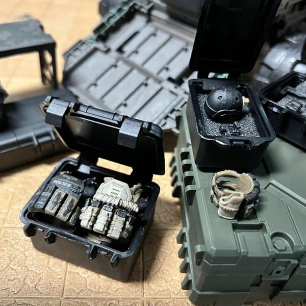 1:18 Miniature simulation case, miniature model of a case (large, black)