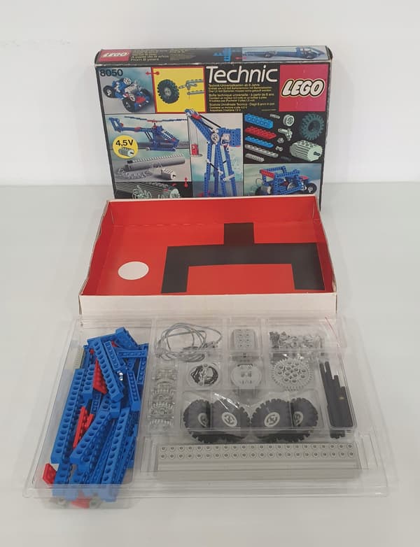 Lego Technic 8050 Construction Set with Motor + Batteries