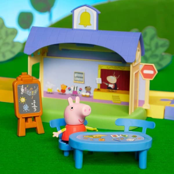 INTERACTIVE PEPPA PIG TRACK: A THRILLING JOURNEY Car Set