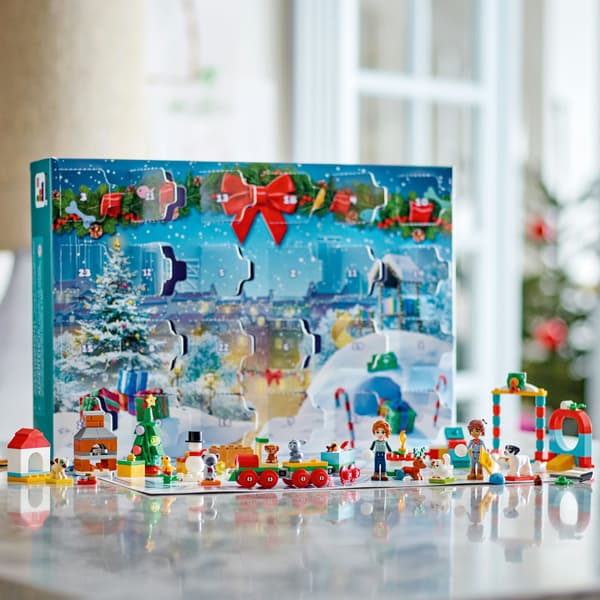 LEGO Friends 2023 Advent Calendar 41758