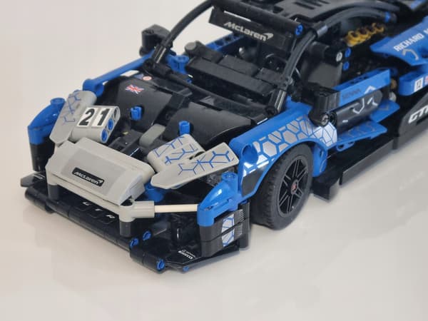 LEGO 42123 Technic MCLAREN SENNA GTR – set components