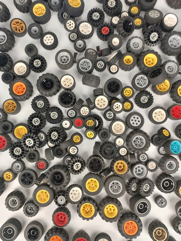 LEGO TECHNIC MIX – Wheels for Building Vehicles. Assorted, Genuine 0.5 kg